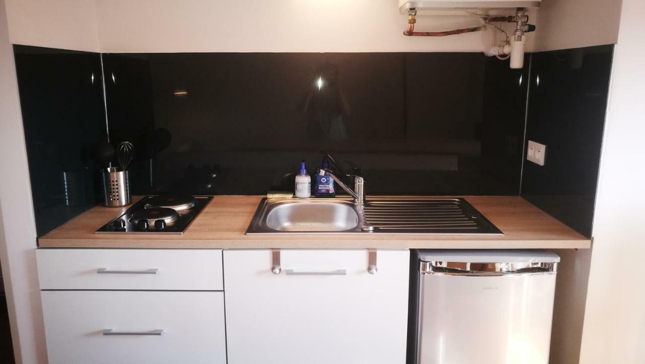 Studio Avec Balcon Au Pied Du Rocher D'Aiguilhe Apartment Le Puy-en-Velay Bagian luar foto